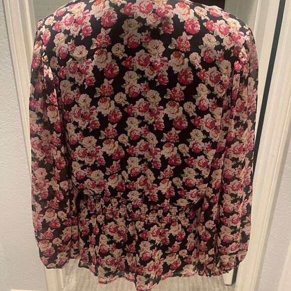Philosophy Vibrant floral print blooms blouse. Size: Large Color: Black/Pink - Picture 6 of 14
